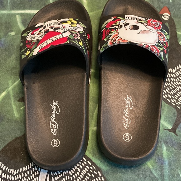 Ed Hardy brand size 6 slides with skulls - Picture 4 of 7